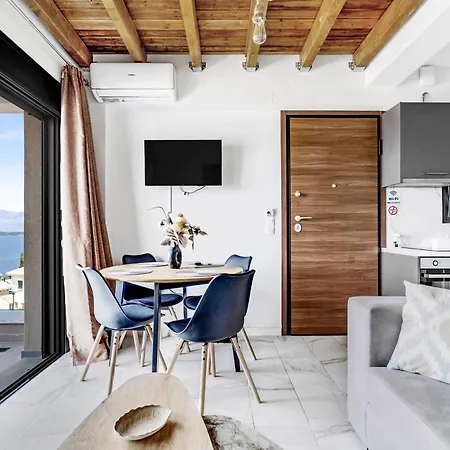 Blue Queen Oceanida Apartment *